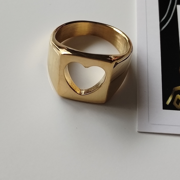 Retro Hearts Shape Hollow Out Wide Band Ring. - Picture 2 of 6